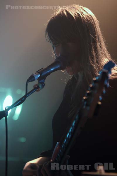 ESBEN AND THE WITCH - 2011-02-21 - PARIS - Point Ephemere - Rachel Anna Davies